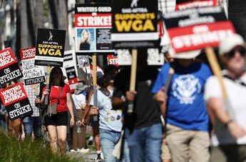 Actores se unieron a la huelga de guionistas en Hollywood
