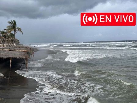 El huracán se despliega al noroeste del país.
