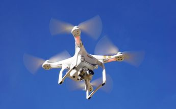 Detienen a hombre por lanzar bombas con ayuda de un dron a la casa de su ex novia