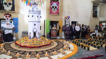 En la ciudad de Puebla, recintos como el Palacio Municipal, la Casa de Cultura y el Congreso local participan en el Corredor de Ofrendas | Es Imagen