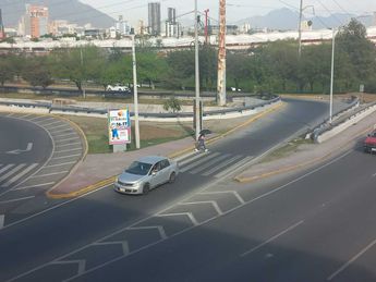 Los cruces peatonales no suelen impedir que los automovilistas circulen a alta velocidad. | José Luis Marroquín