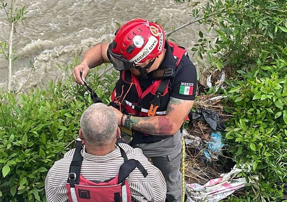 Un hombre fue rescatado tras ser arrastrado por la corriente del Arroyo Seco. | Cortesía