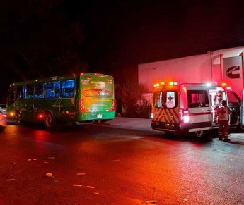 Ambulancia y camión de la ruta 643 involucrado en el choque en el lugar de los hechos | Telediario