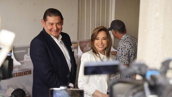 Ceci Arellano acompañó a Alejandro Armenta a emitir su voto en las elecciones del 2 de junio | Especial