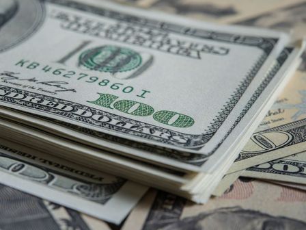El precio del dólar cambia todos los días y durante la jornada. | Magnific