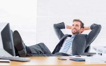 La Ley Silla contempla que los empleadores entreguen un asiento a sus trabajadores / Freepik.