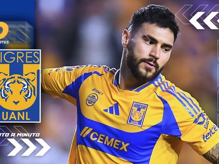 Juan Purata en el partido de Tigres ante Santos