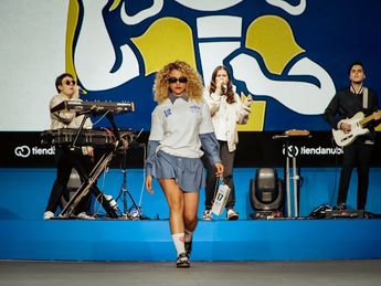 Dentro de la pasarela, se presentaron los diseños desarrollados como parte de esta colaboración