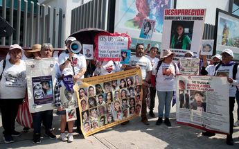 Integrantes del Colectivo Voz de los Desaparecidos se manifestaron en la Fiscalía de Puebla / Agencia Enfoque