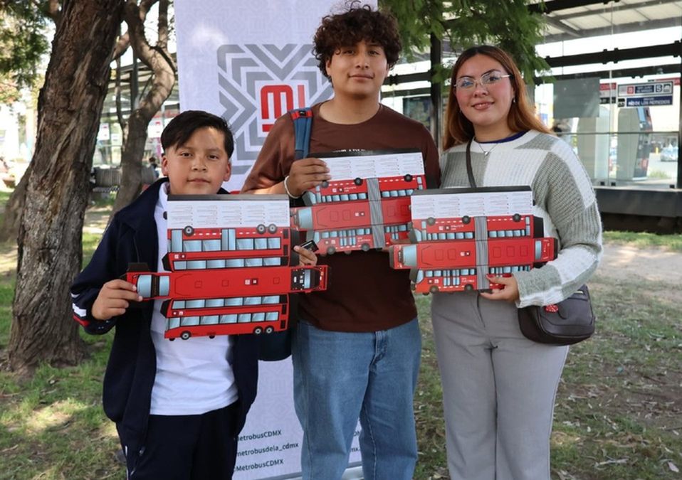 El Metrobusito es una réplica de juguete del Metrobús, el cual puedes armar | X: @MetrobusCDMX