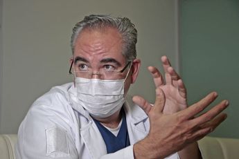 El doctor Martínez confesó que la pandemia es una situación de mucho estrés, pero también de compromiso / Melanie Torres