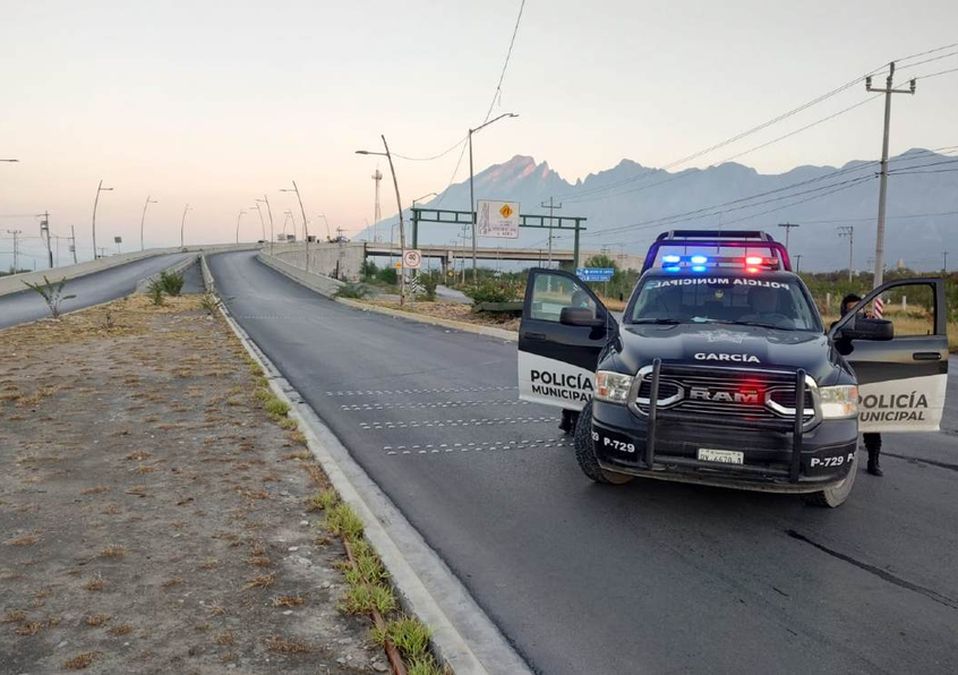 Encuentran cuerpo sobre un puente en García. | Agustín Martínez