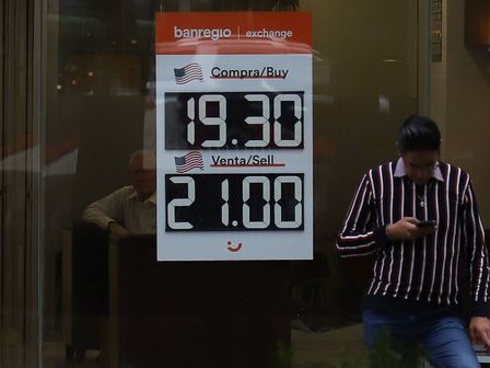 Desde su apertura hasta su cierre, los bancos informan cómo va el valor del peso frente al dólar | Cuartoscuro