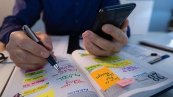 La presión por cumplir metas de Año Nuevo puede generar estrés y sentimientos de culpa cuando no se logran | Foto: Cortesía
