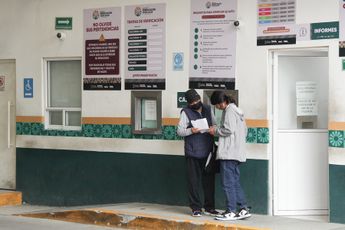Una vez dentro del verificentro, debes hacer el pago y esperar a que tu auto se someta a la revisión completa / Agencia Es Imagen