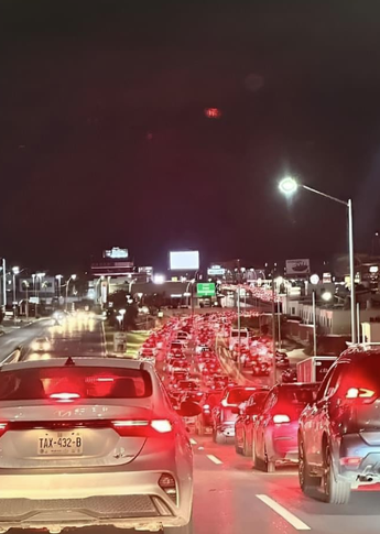 Zona Cumbres de Monterrey: Fotos del tráfico vial se vuelven viral