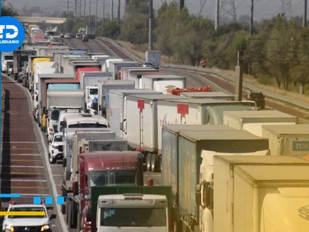 Bloqueo en la autopista México-Puebla por manifestantes de Santa Rita Tlahuapan | Agencia Es Imagen