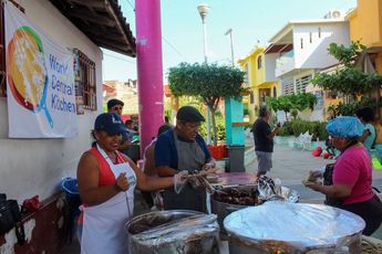 World Central Kitchen apoyando a los damnificados por el huracán Otis / Foto: Ethan Balanzar