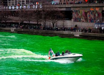 Las aguas del río de Chicago se pintan de verde durante esta celebración