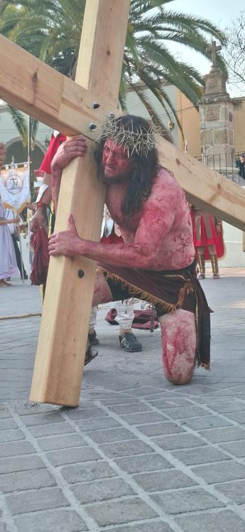 Miles de fieles abarrotaron el monte de San Martín de las Flores. | Telediario Especial