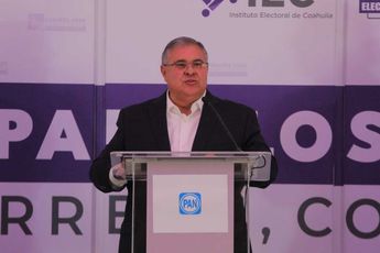 Sergio Lara en el primer debate de candidatos a la alcaldía de Torreón