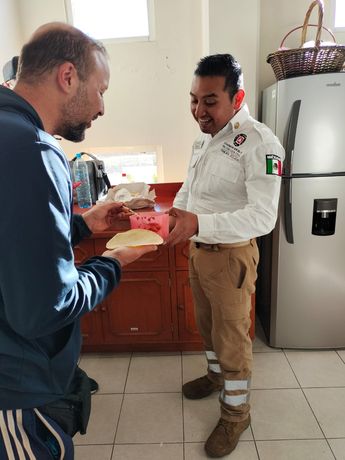 Turista dánes viaja 80 kilómetros en parapente / Especial