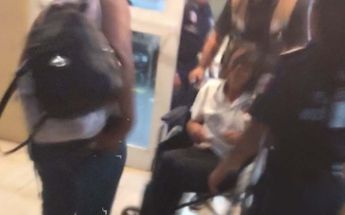 Foto de la menor en el hospital tras ser auxiliada por los policías de Escobedo. | Cortesía