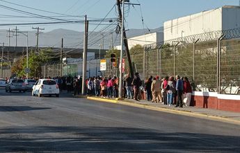 El miércoles se da atención a adultos mayores cuyo apellido inicie con las letras A, B o C. | Erik Solheim Rocha