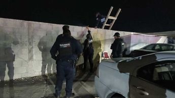 Elementos de la Policía buscaron al detenido en casas aledañas