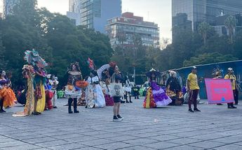 Último contingente del Desfile de Día de Muertos CdMx 2023 / Azucena Rangel