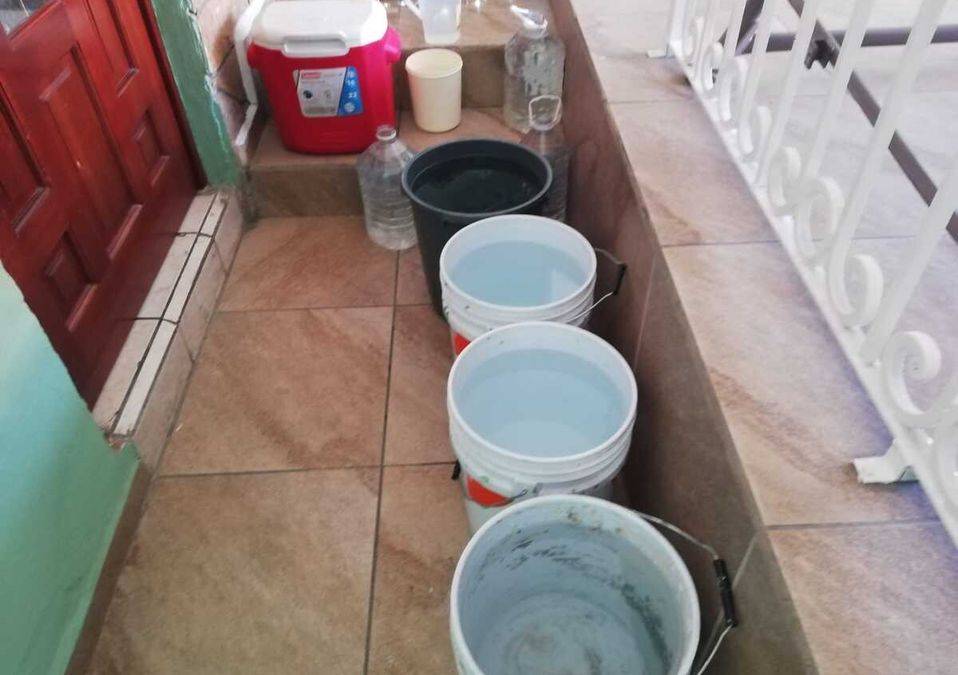 Aunque han reportado la ausencia del vital líquido a Servicios de Agua y Drenaje, hasta el momento no han tenido respuesta. / Cynthia Pardo