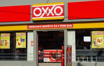 Tienda Oxxo / Shutterstock