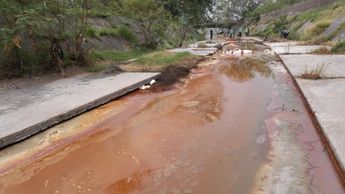 Ternium derramó cloruro ferroso y agua ácida en el arroyo La Talaverna. | Luis Guerra