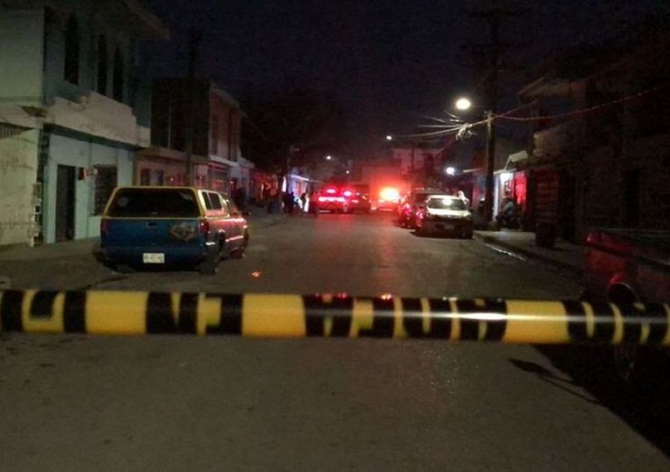 Asesinan a balazos a 2 hombres y una mujer en una casa en San Nicolás