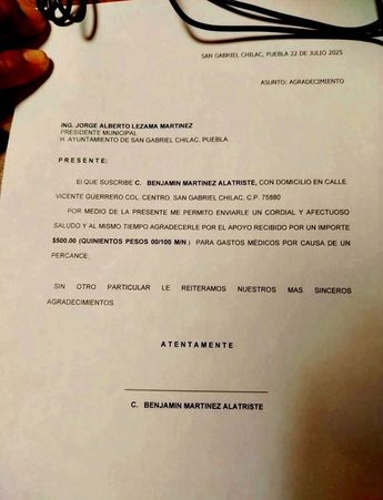 Benjamín debía firmar una carta de agradecimiento por 500 pesos y tomarse una foto recibiendo el dinero / Especial