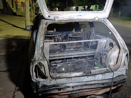 Vehículo vandalizado en la colonia Sutaj en Guadalajara durante la noche de este 22 de febrero | Vicente Torres Alfaro