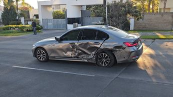 El auto BMW fue impactado por la camioneta en el costado izquierdo | Juan Carlos Munguía