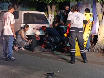 Paramédicos arribaron a atender a los heridos pero ninguna autoridad vial o policial se presentó al lugar | Foto: Vicente Torres
