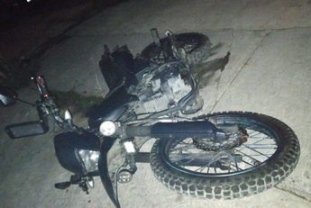 Motocicleta en la que circulaban los implicados durante la persecución por parte de autoridades. | Cortesía