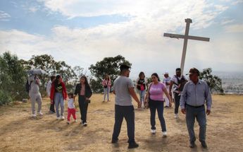 Personas reciben el equinoccio de primavera 2024 en zonas arqueológicas de Tlaxcala | Melanie Torres