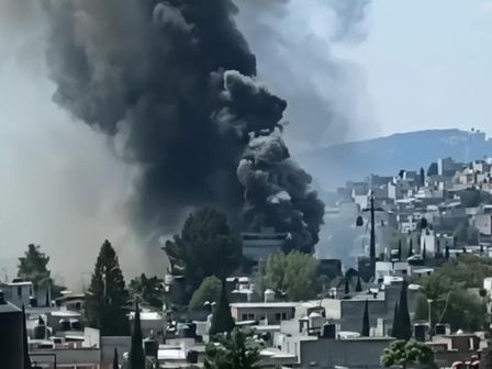 El fuego consumió una fábrica de colchones en Ecatepec | Captura de pantalla
