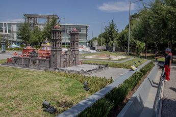 La catedral en miniatura en el Parque Paseo de Gigantes en Puebla | Melanie Torres