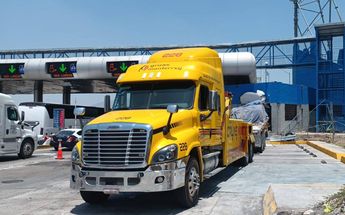 Conductor de tráiler se impacta en Santa Catarina / Fabricio Gallegos