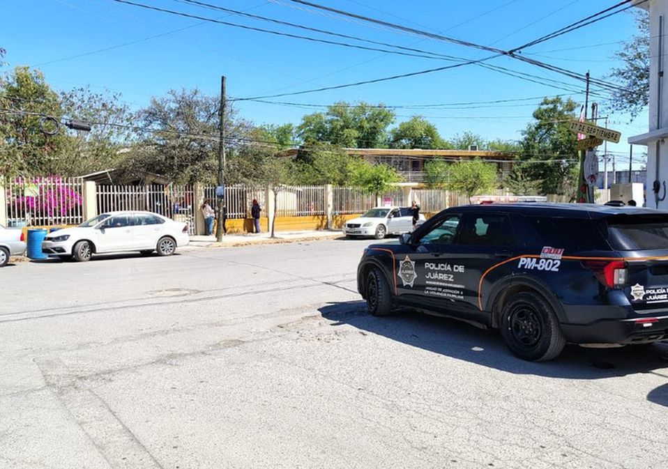 A la zona acudieron elementos de la Policía de Juárez para descartar riesgos. | Agustín Martínez