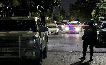 Detienen a 2 jóvenes por narcomenudeo tras cateo en vivienda de San Nicolás