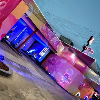 KFC de Bob Esponja en Monterrey cuenta con servicio drive thru. | @RecorriendoMty
